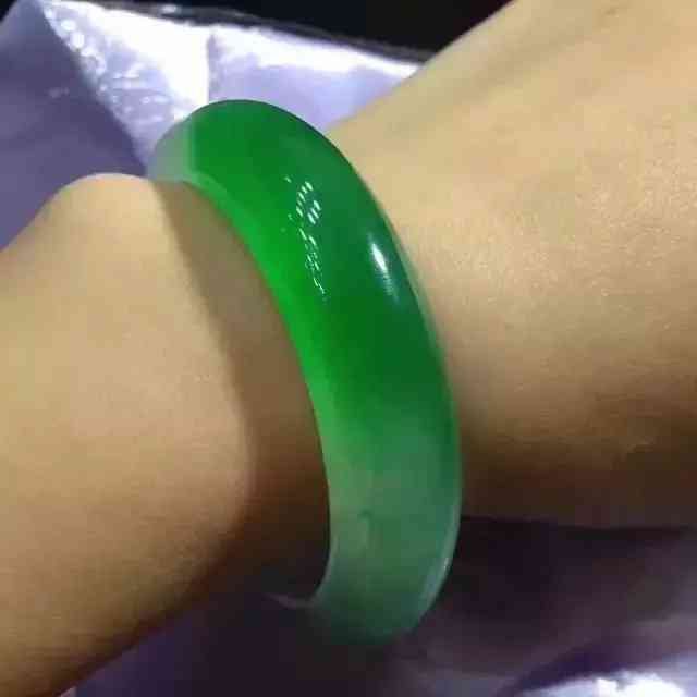 三色翡翠屬于什么檔次(三彩翡翠屬于什么檔次)插圖5