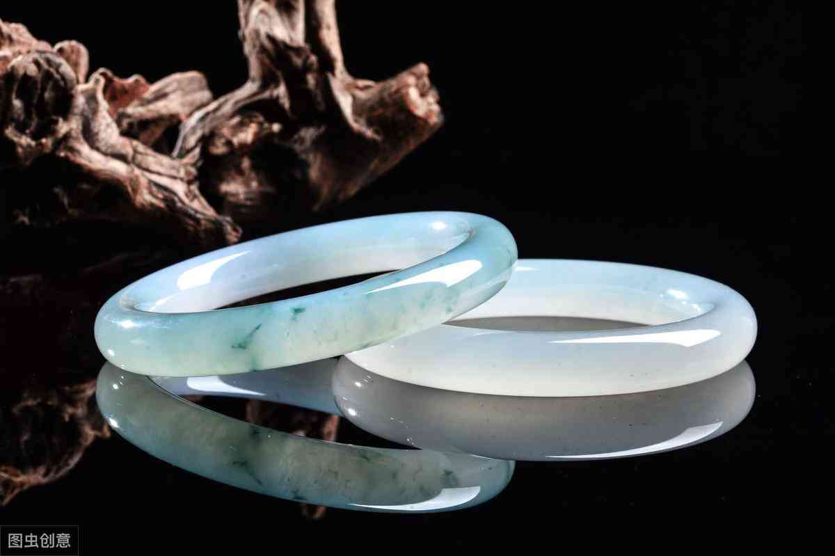 翡翠手鐲去哪里買最好(翡翠手鐲去哪里買最好的)