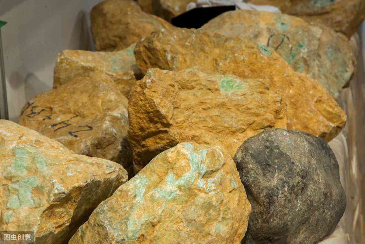 翡翠手鐲去哪里買最好(翡翠手鐲去哪里買最好的)插圖2