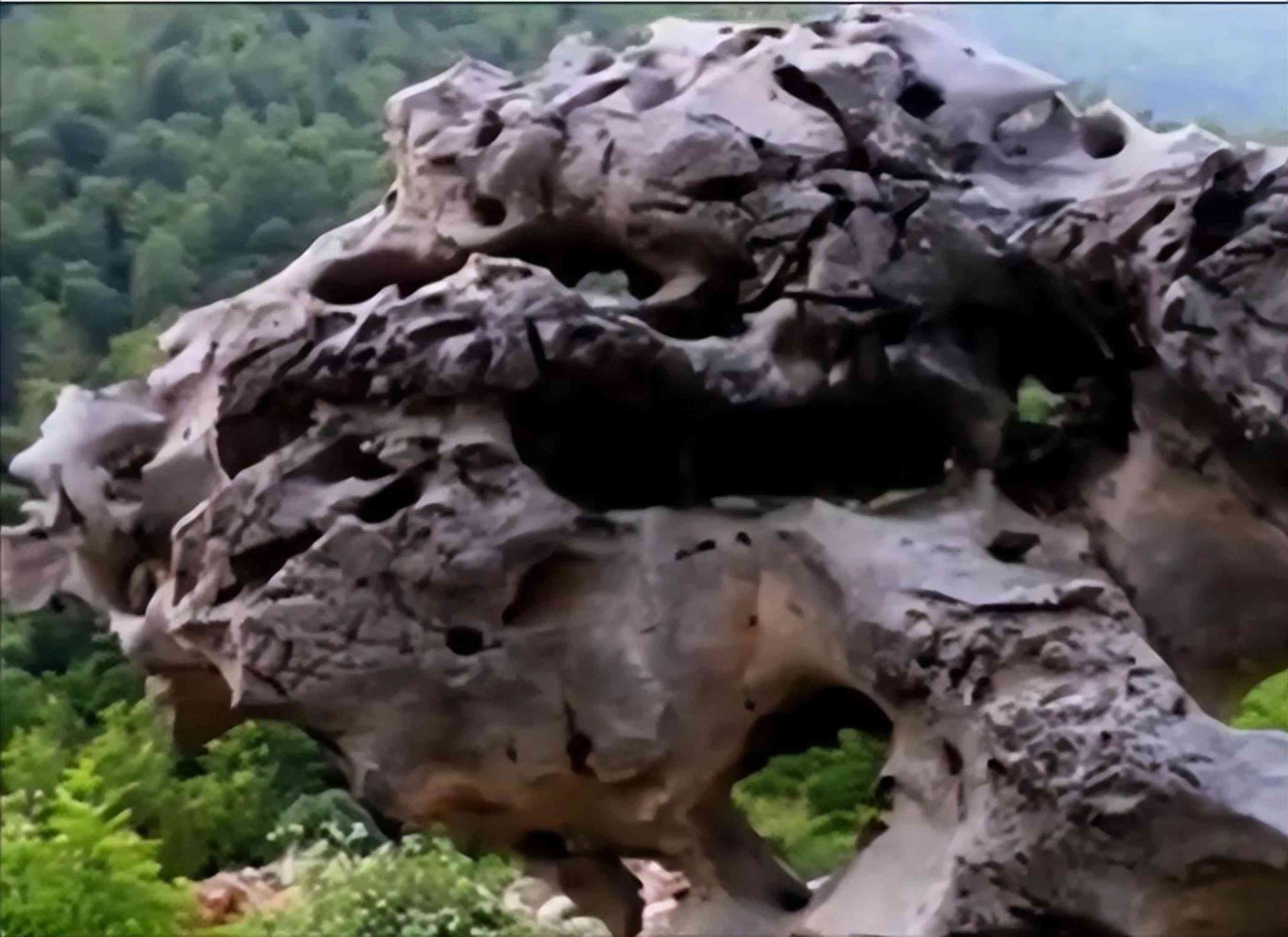 黑隕石價(jià)格多少錢一克(黑隕石價(jià)格能值多少錢一克)插圖1