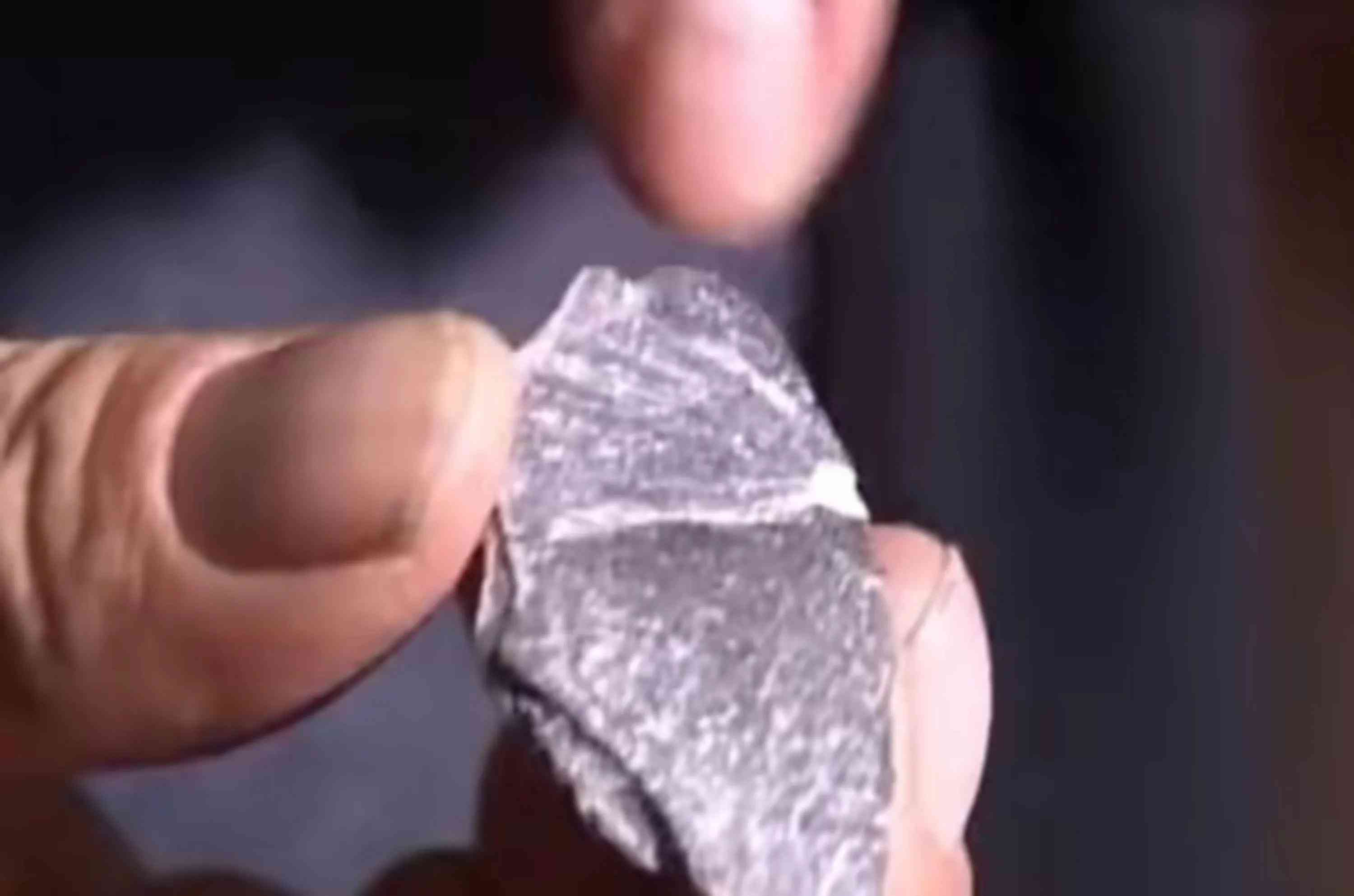 黑隕石價(jià)格多少錢一克(黑隕石價(jià)格能值多少錢一克)插圖5