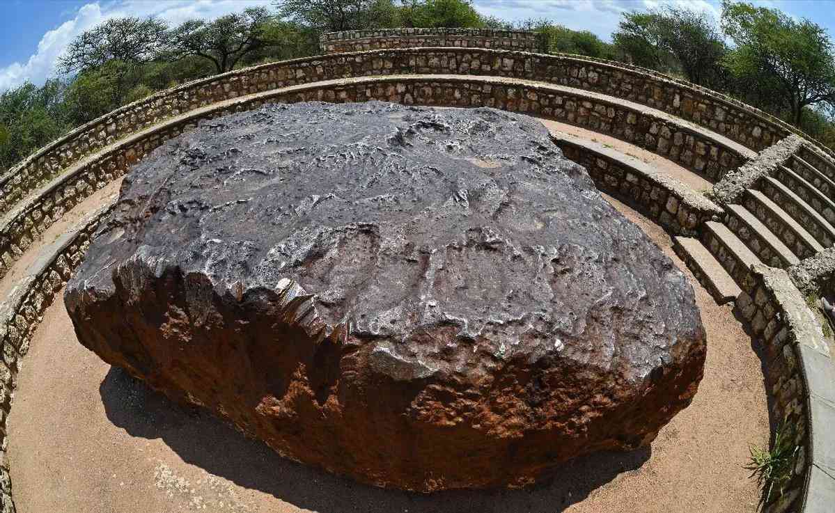 黑隕石價(jià)格多少錢一克(黑隕石價(jià)格能值多少錢一克)插圖7