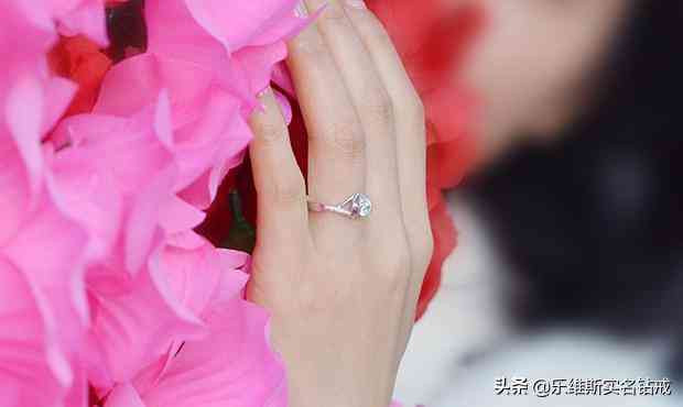 男女戒指左右手佩戴的意義(男女戒指佩戴在各個(gè)手指的意義)插圖1