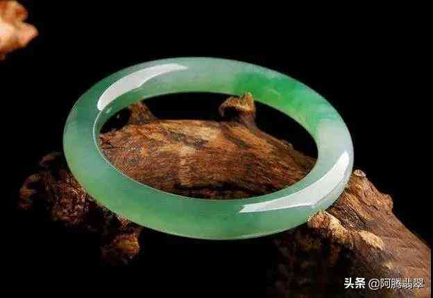 翡翠手鐲種類(翡翠手鐲種類和圖解)