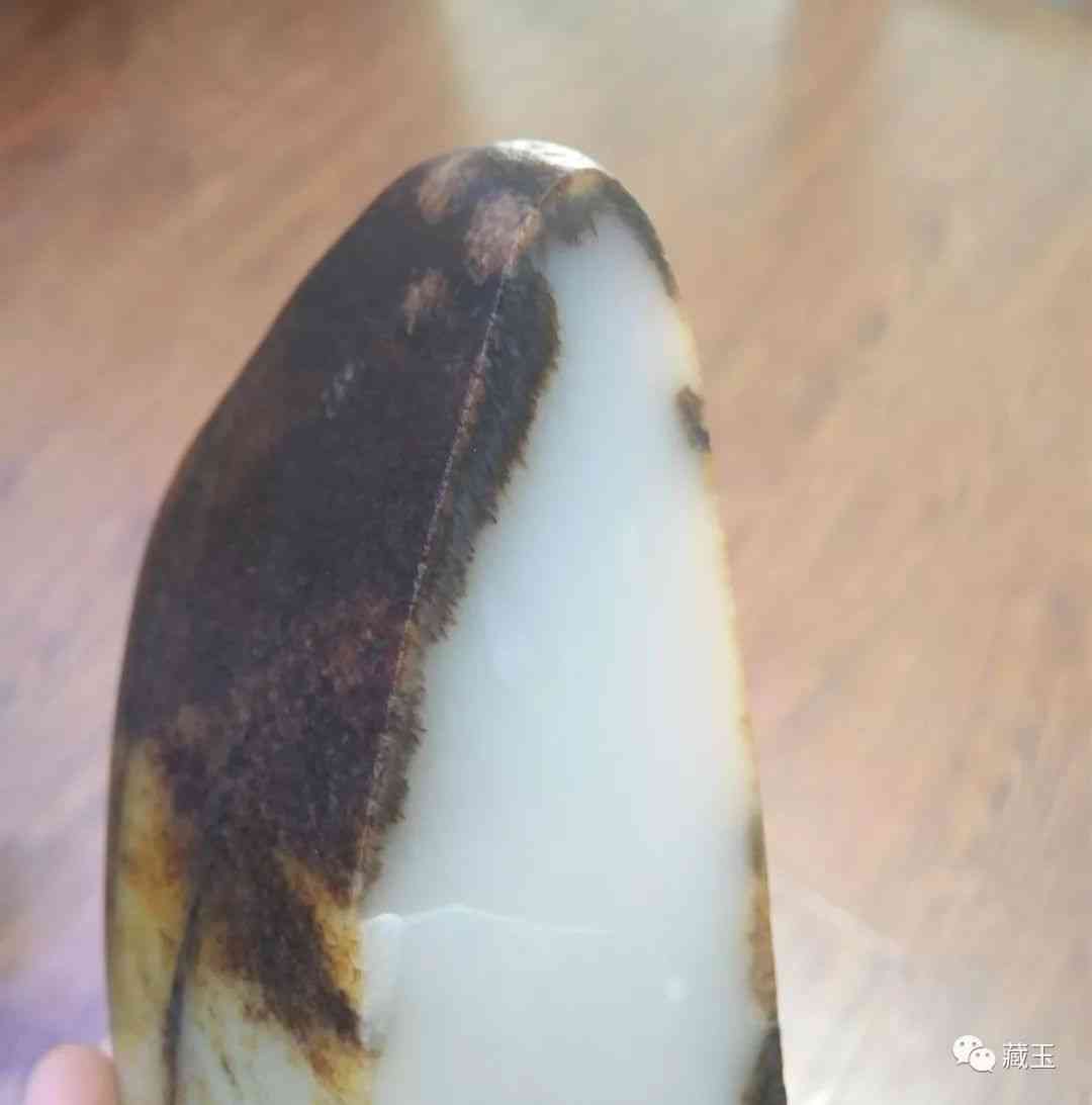 黑皮和田玉籽料原石(黑皮和田玉籽料原石鑲嵌吊墜)插圖3