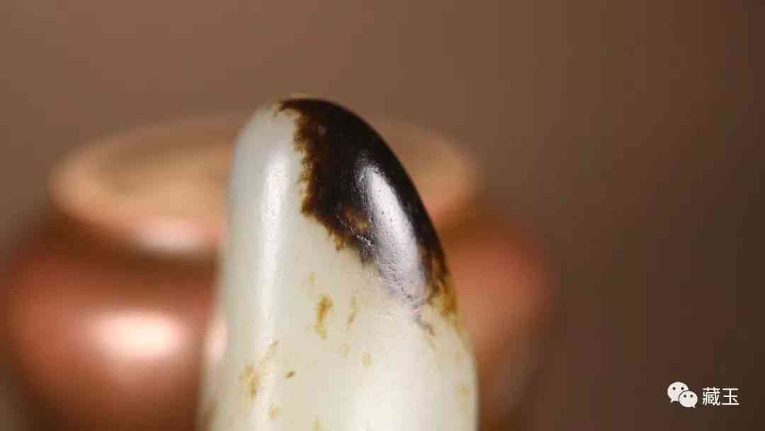 黑皮和田玉籽料原石(黑皮和田玉籽料原石鑲嵌吊墜)插圖4