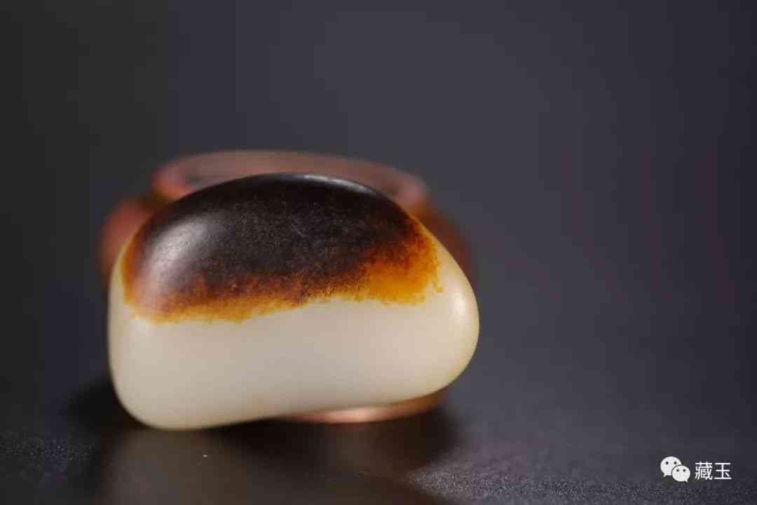 黑皮和田玉籽料原石(黑皮和田玉籽料原石鑲嵌吊墜)插圖6