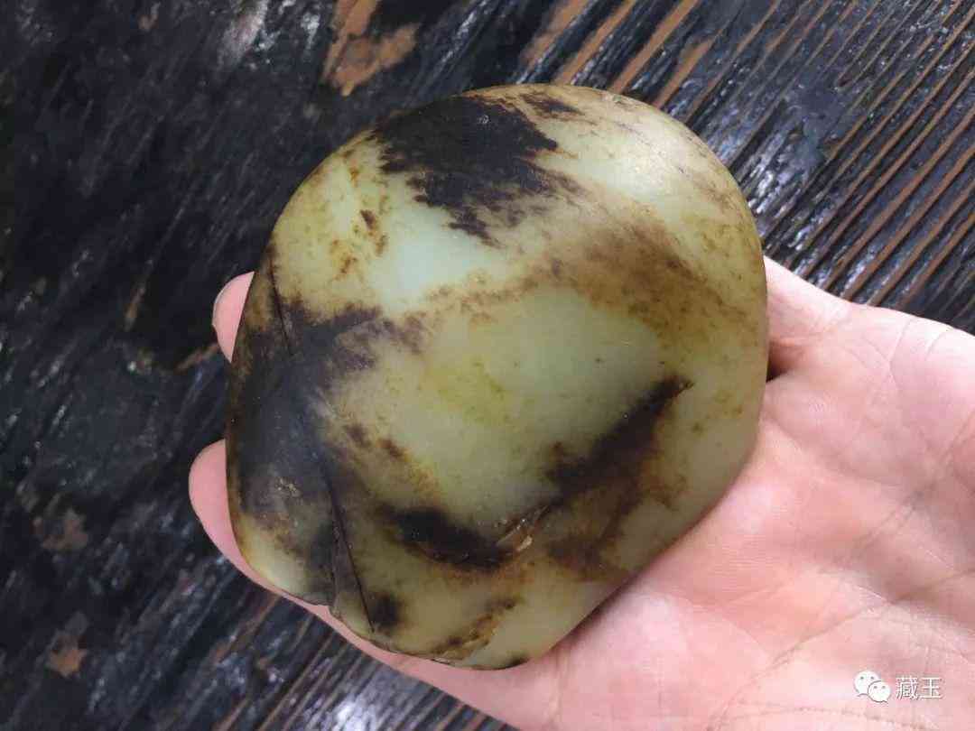 黑皮和田玉籽料原石(黑皮和田玉籽料原石鑲嵌吊墜)插圖7