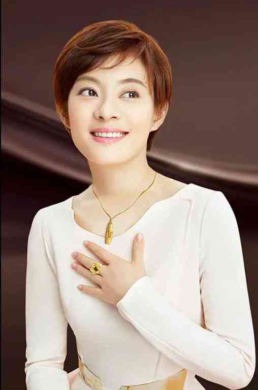 金鐲子帶右手旺自己(女人金鐲子戴哪個(gè)手旺運(yùn))插圖3