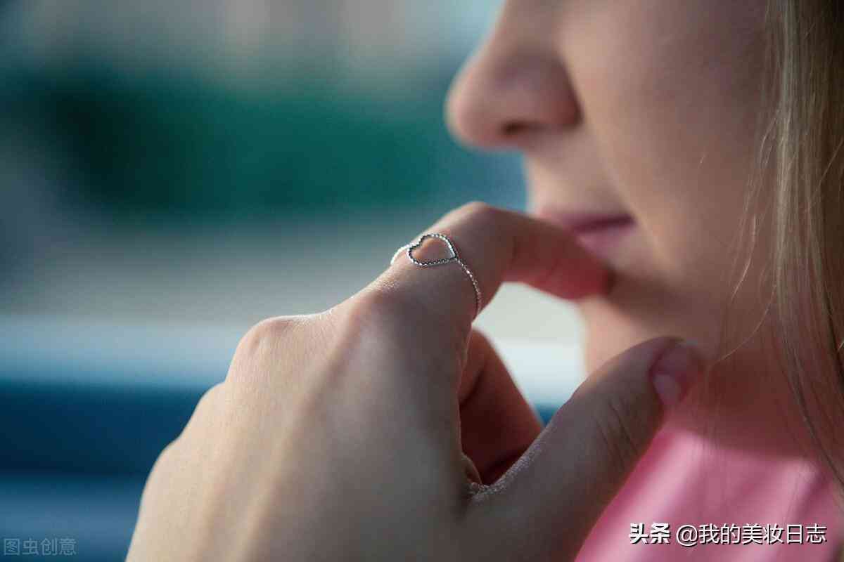 女人手戴戒指的意思是什么(女人手戴戒指的意思是什么圖片)插圖2
