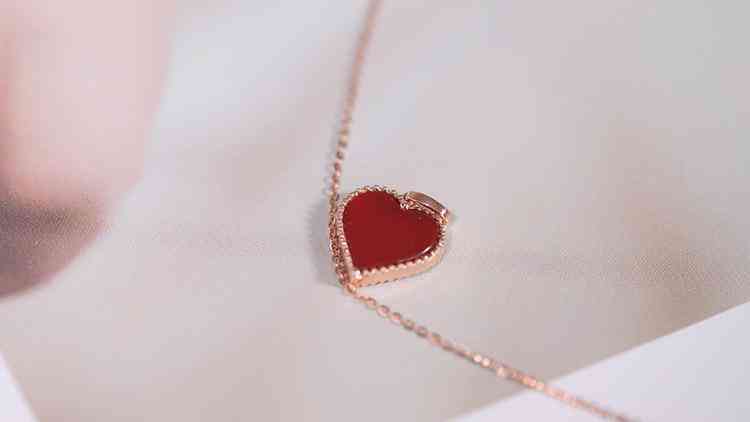 周大生黃金吊墜(周大生黃金吊墜小鹿)