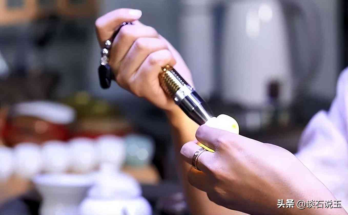 玉是越綠越好還是越白越好(什么樣的玉才是真正的好玉鐲)插圖2