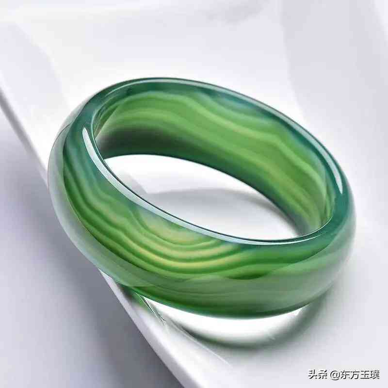 玉髓和玉的區(qū)別價(jià)格(玉髓和玉石的區(qū)別價(jià)格)