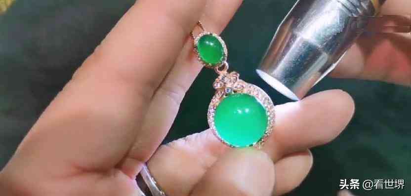 和田碧玉和翡翠哪個(gè)值錢(和田碧玉和翡翠哪個(gè)值錢些)插圖2