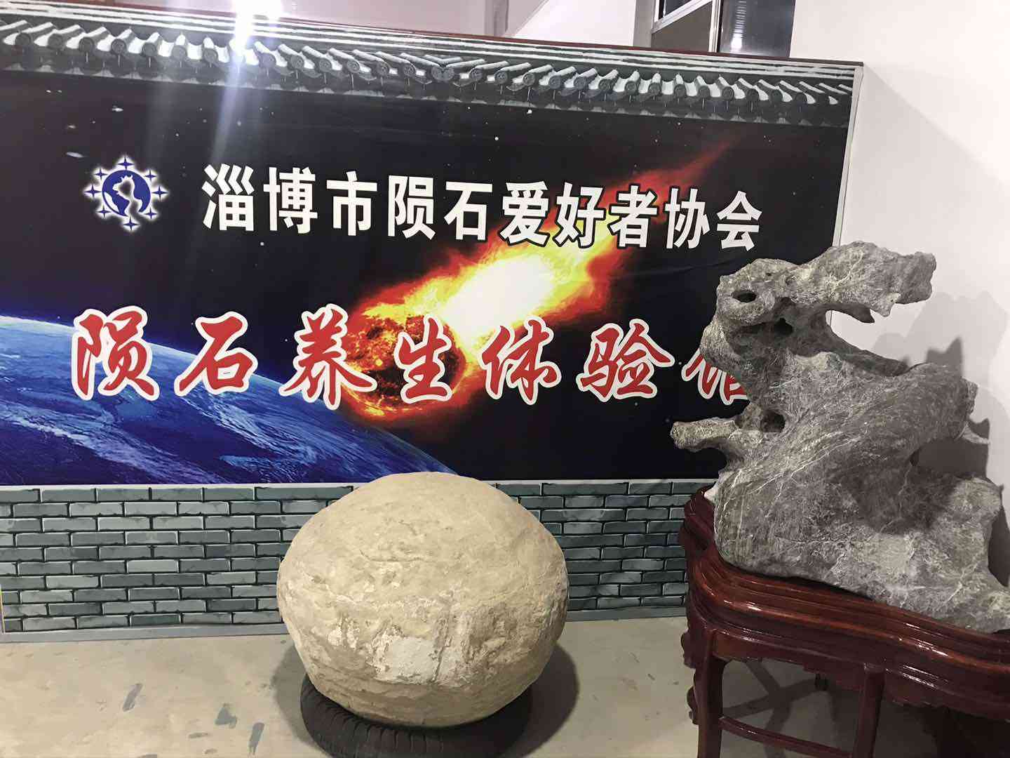 用水判斷隕石真假(怎么鑒定隕石真假)