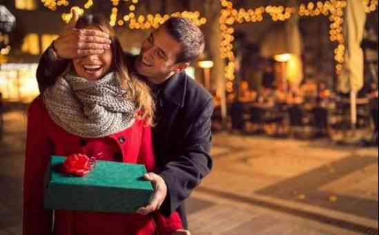 7夕情人節(jié)送情人什么禮物好(7夕情人節(jié)送情人什么禮物好一點)