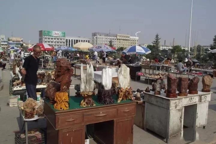 中國(guó)哪里可以撿到翡翠原石(中國(guó)哪里可以撿到翡翠原石的地方)插圖7