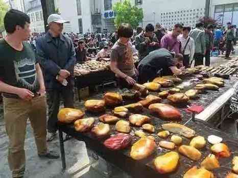 中國(guó)哪里可以撿到翡翠原石(中國(guó)哪里可以撿到翡翠原石的地方)插圖12