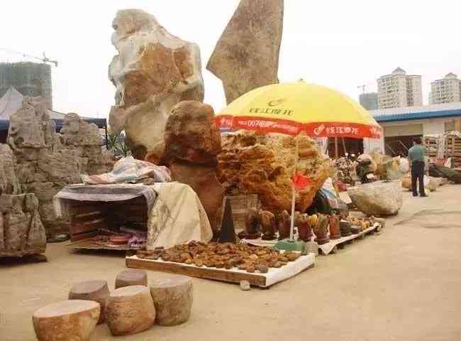 中國(guó)哪里可以撿到翡翠原石(中國(guó)哪里可以撿到翡翠原石的地方)插圖13