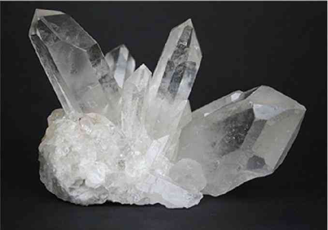 女人帶金曜石的好處(女人帶金曜石的好處有哪些)