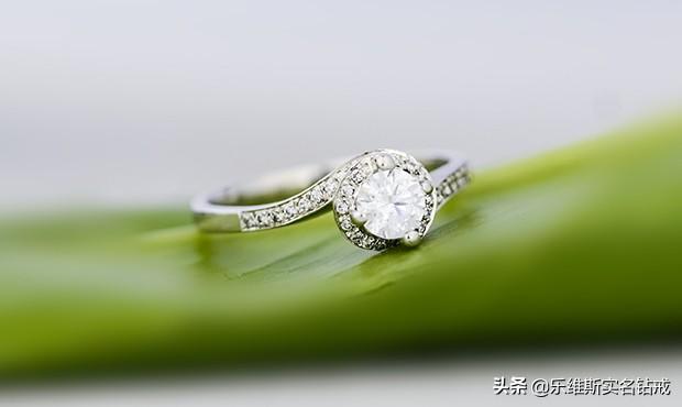 戒指訂婚戴哪個手指(戒指訂婚戴哪個手指男女)插圖4