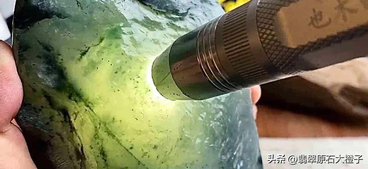 翡翠的寓意和象征(翡翠豆子的寓意和象征意義)插圖2