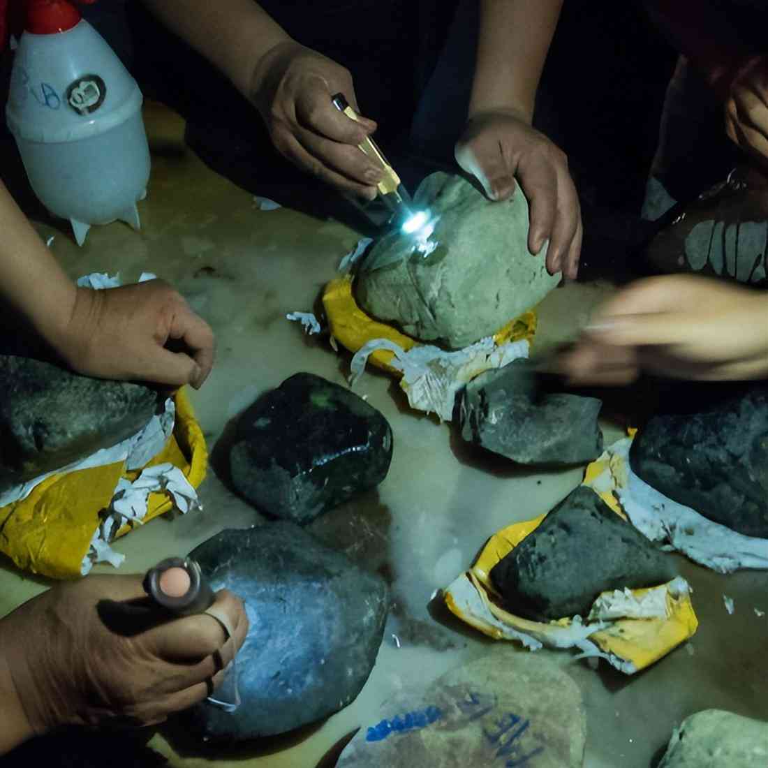 翡翠原石長在哪里(翡翠原石生長在哪里)插圖2