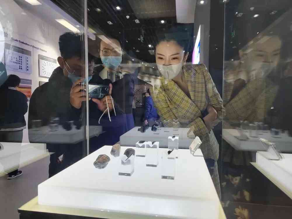 中國國際寶石博覽會(中國國際寶石博覽會黃金藍(lán)寶石首飾設(shè)計(jì)大賽)插圖1