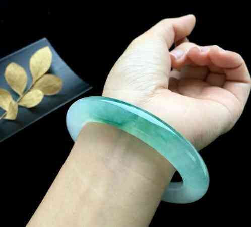 貴妃鐲圈口與圓鐲對(duì)照(貴妃鐲和圓鐲圈口尺寸對(duì)照表)