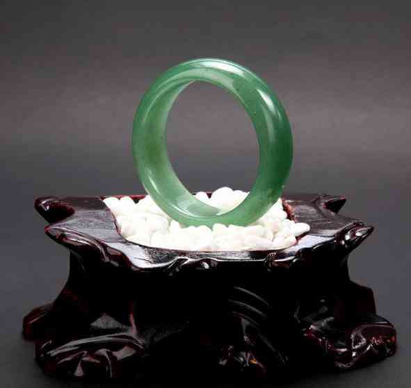 東陵玉手鐲的功效與作用(東陵玉手鐲的功效和作用)