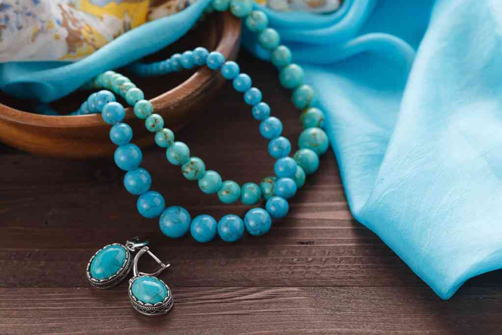女人佩戴綠松石的好處(女人戴綠松石的寓意)