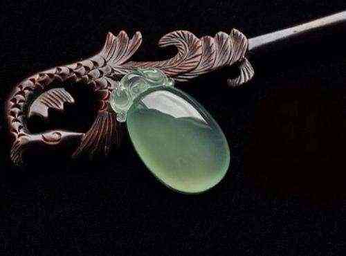 和田玉跟翡翠有什么區(qū)別(和田玉跟翡翠有什么區(qū)別圖片)