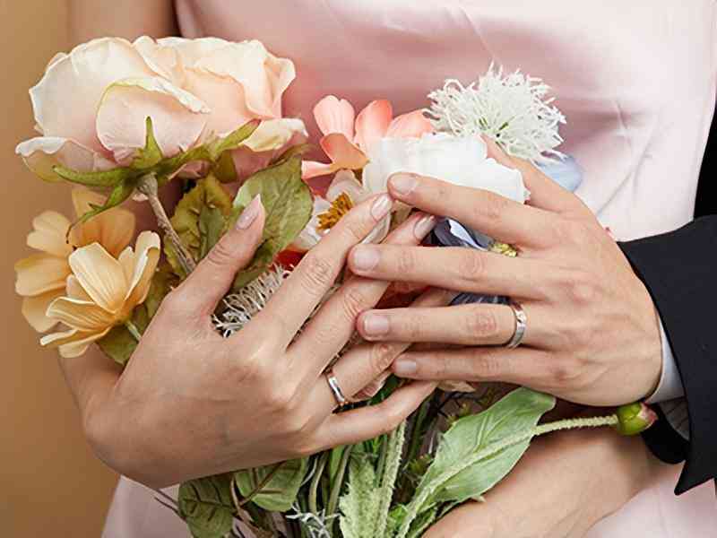 婚戒戴在哪個手指頭(婚戒戴在哪個手指頭比較好)