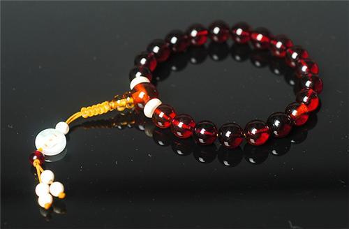 緬甸血珀的功效與作用(緬甸血珀的功效與作用禁忌)