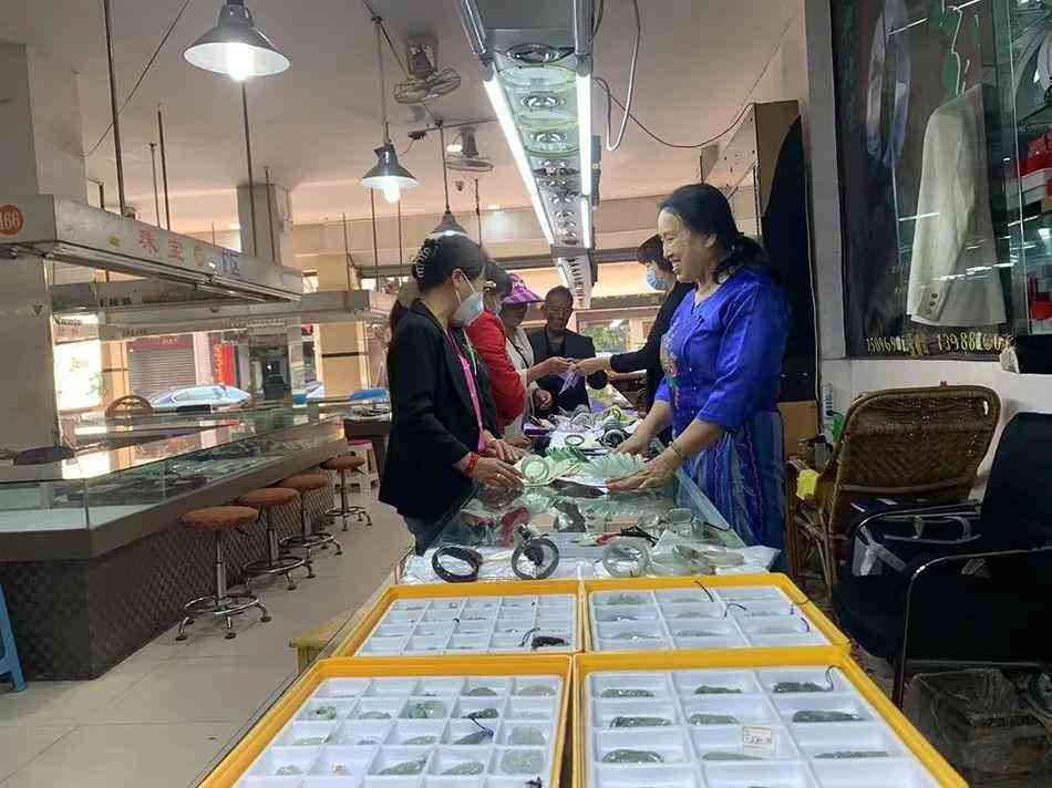 免費上門收購翡翠原石(本人長期上門收購翡翠)