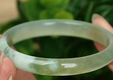 藍(lán)田玉手鐲鑒別方法(藍(lán)田玉手鐲鑒別方法視頻)