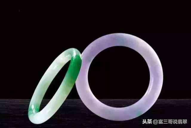 春帶彩翡翠手鐲的價格(春帶彩翡翠手鐲價格大概多少錢)