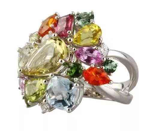 三種生肖不宜戴蜜蠟(三種生肖不宜戴蜜蠟飾品)