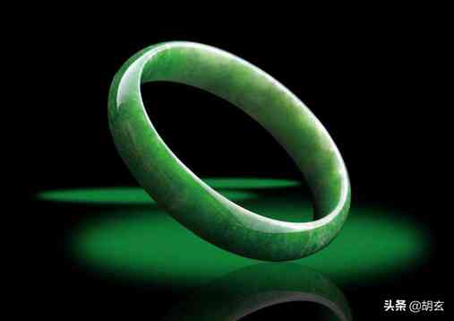 玉手鐲怎么養(yǎng)才會越來越透(玉手鐲怎么養(yǎng)才會越來越透明)