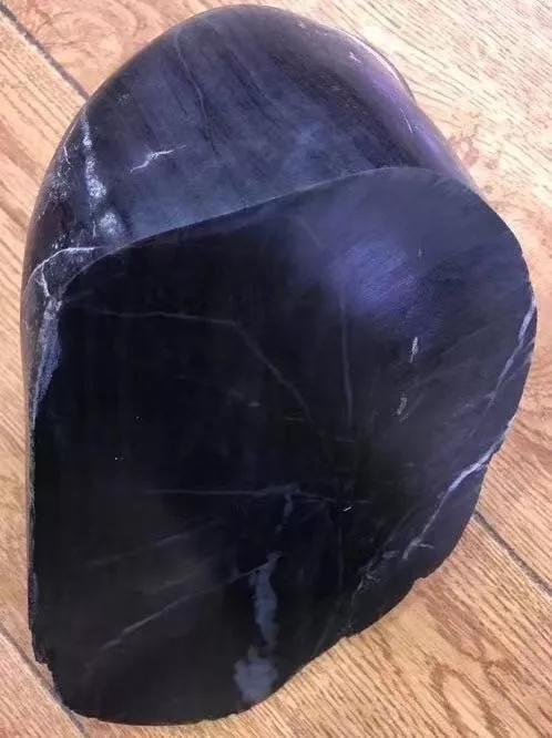 和田玉墨玉的鑒別方法(請問和田玉墨玉的鑒別方法是什么?)