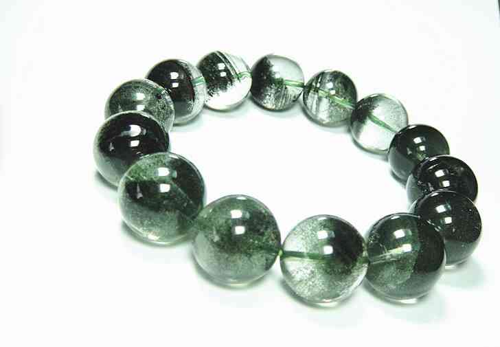 綠水晶適合什么人佩戴(綠水晶適合什么人佩戴圖片)