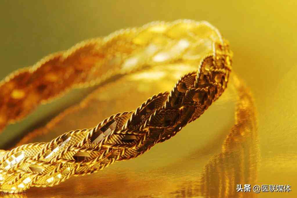 女人戴珍珠項鏈有什么好處(女人戴珍珠項鏈有什么好處和壞處)