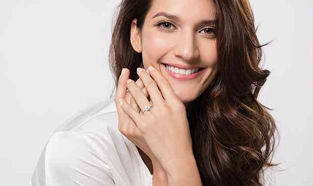 婚戒是戴左手還是右手(男性婚戒是戴左手還是右手)