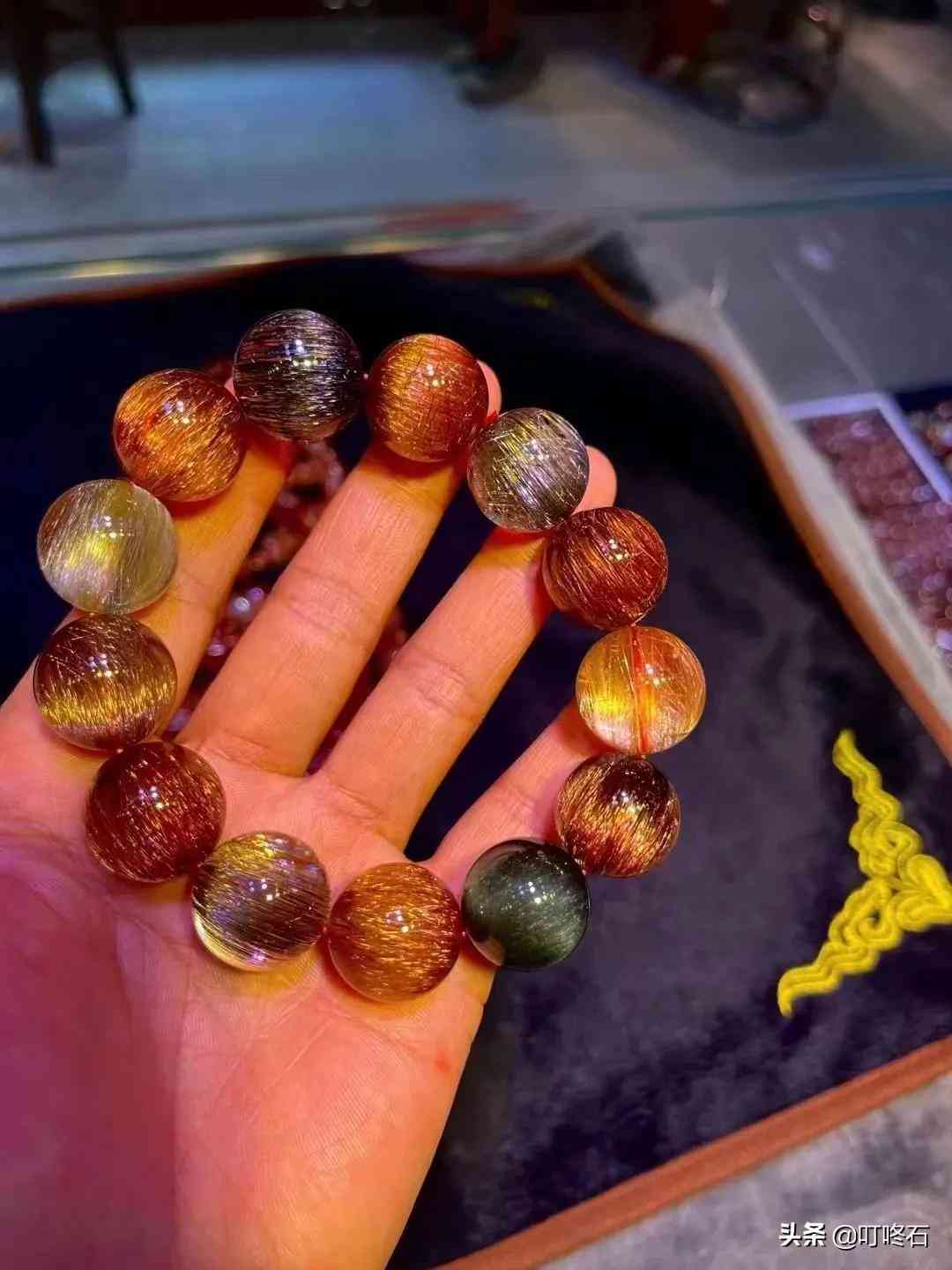 金發(fā)晶手串價(jià)格(金發(fā)晶手串價(jià)格怎么那么亂)