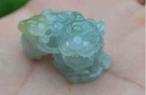 翡翠貔貅開光(翡翠貔貅戴久了會自然開光嗎)