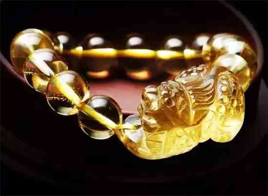 白水晶適合什么生肖(白水晶適合什么生肖帶)