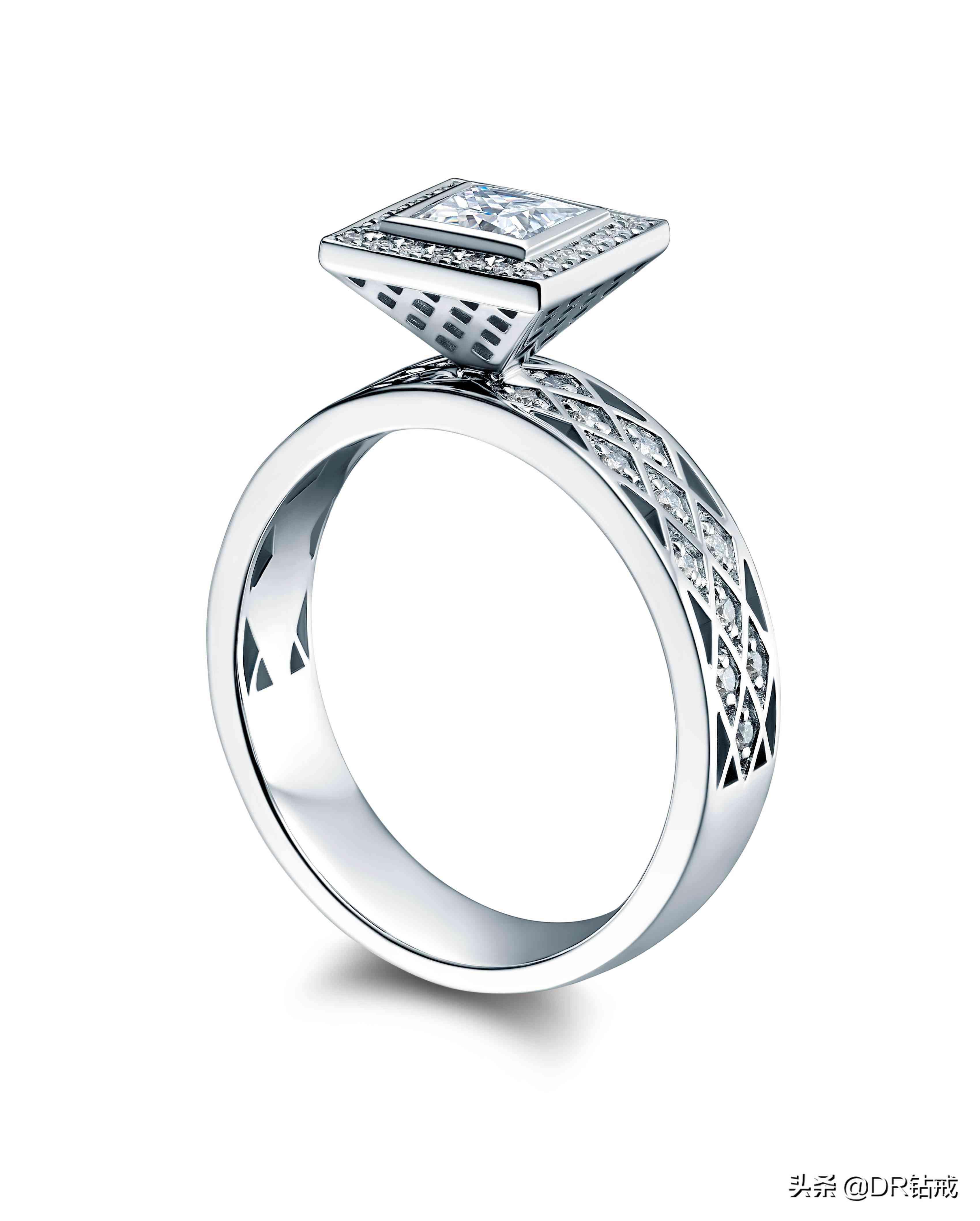 鉆戒五克拉多少錢(qián)(鉆戒五克拉多少錢(qián)一條)