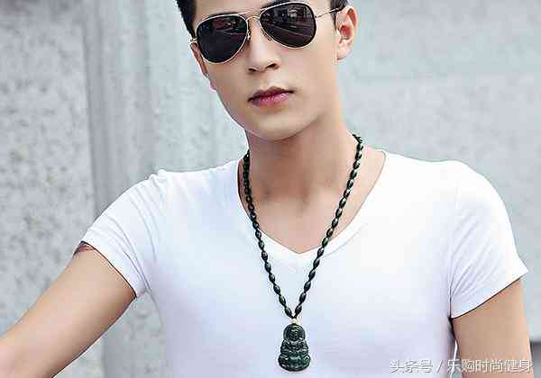 翡翠貔貅吊墜用什么鏈子佩戴(翡翠貔貅吊墜用什么鏈子佩戴好看)