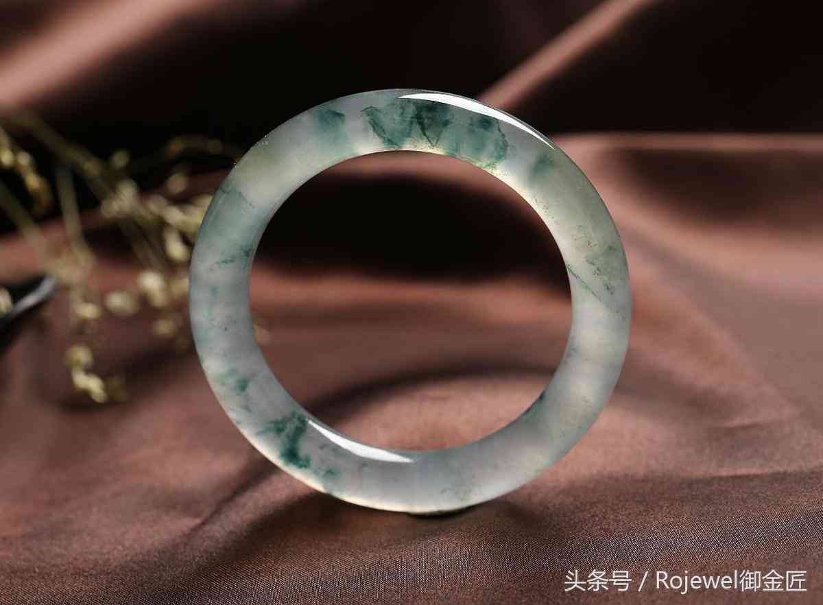 佩戴翡翠手鐲的禁忌(佩戴翡翠手鐲的功效與作用)