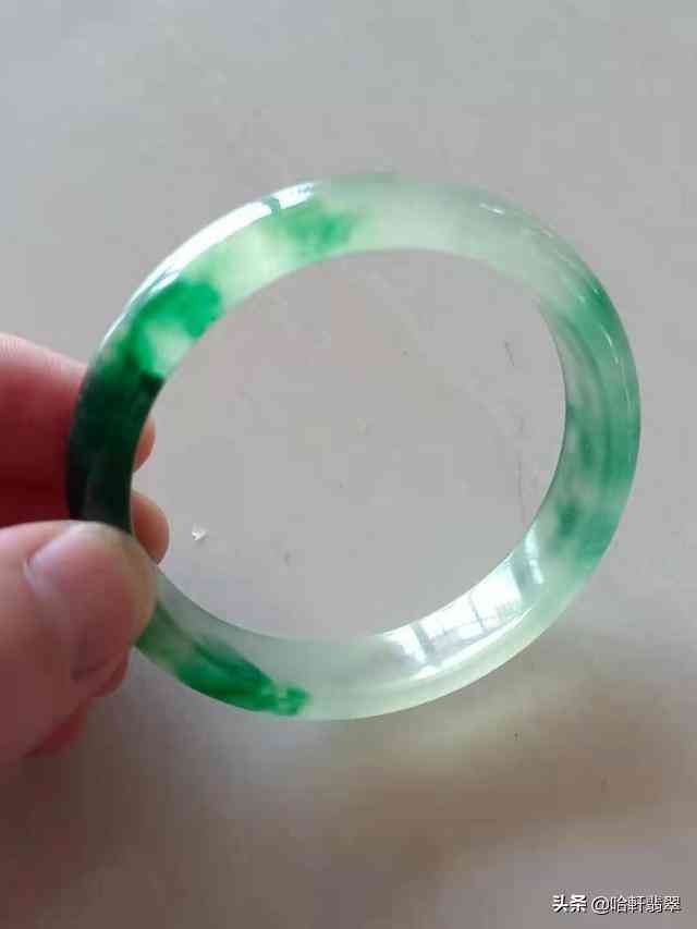 翡翠手鐲批發(fā)40一50元(翡翠批發(fā)一手貨源在哪個(gè)城市)